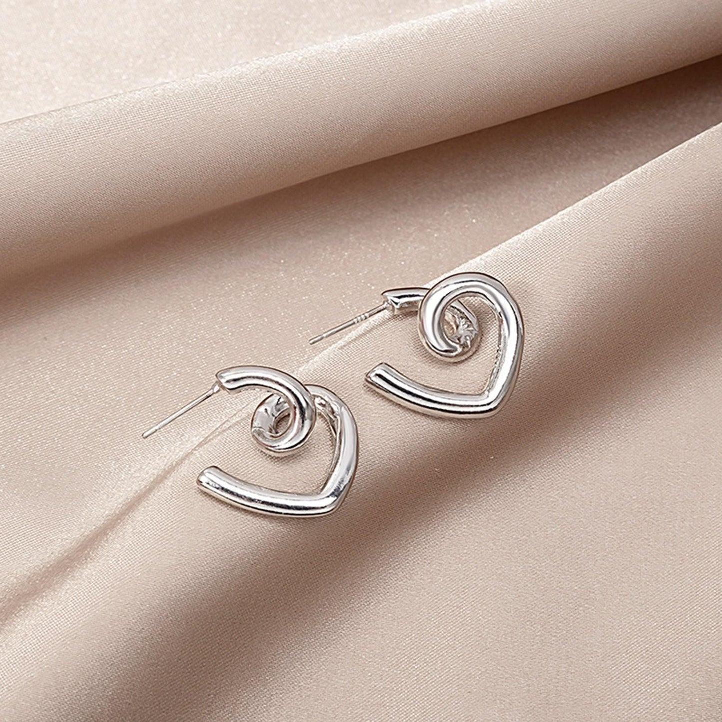 Line Knot Heart Stud Earrings